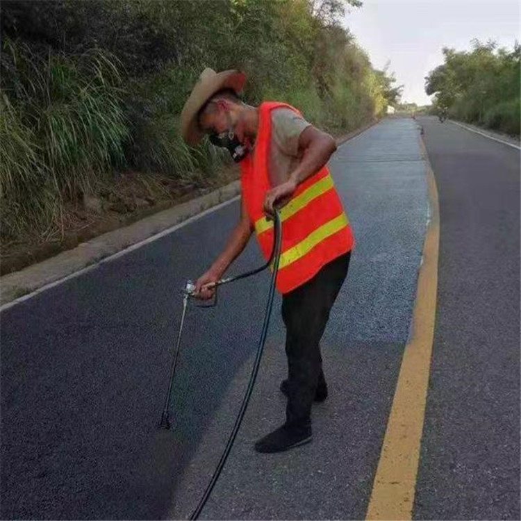 东方 彩色防滑路面的底涂是保障路面附着力